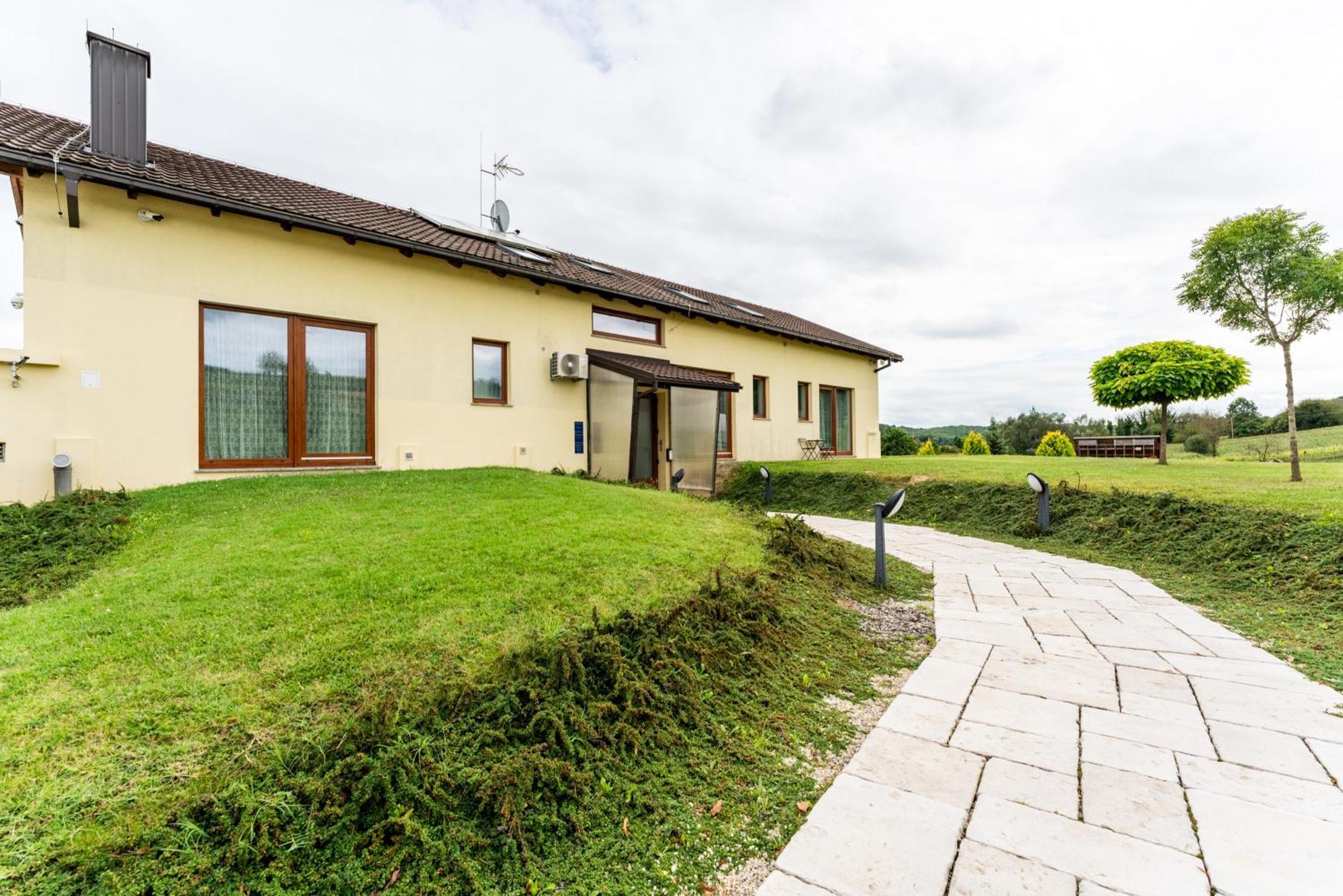 Bed&Breakfast Vinarija Coner Бьеловар Экстерьер фото